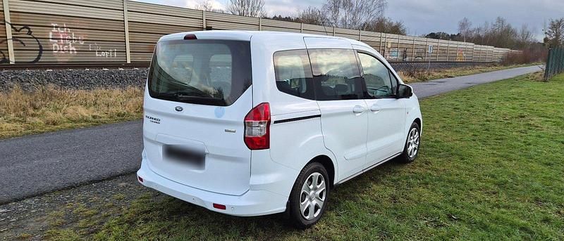 Gebraucht Ford Tourneo Courier 100 PS (73 kW) 2017 Weiß Van / Kleinbus