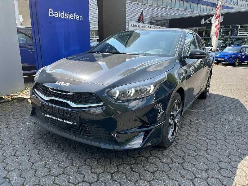 Schwarz Neu 2025 Kia Ceed Limousine | 27.545 € (Fairer Preis) - Bild 1/4