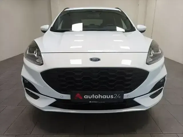 Usado Ford Kuga ST-Line 152 HP (111 kW) 2022 Branco SUV