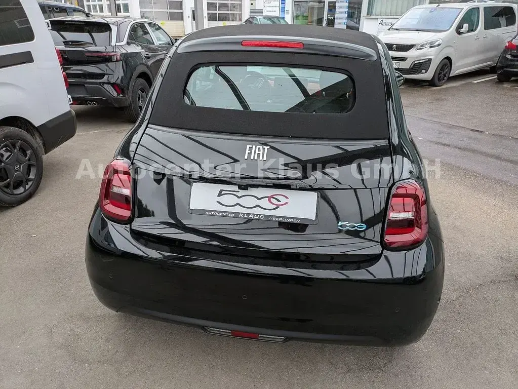 Neu Fiat 500e Red 86 kW (118 PS) 2025 Schwarz Cabrio