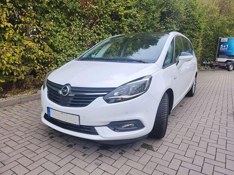Weiß Gebraucht 2017 Opel Zafira Van / Kleinbus | 9.700 € (Teuer) - Bild 1/4