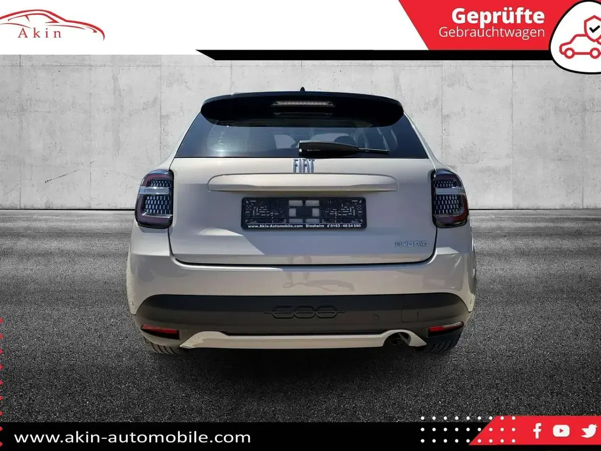 Gebraucht Fiat 600 101 PS (74 kW) 2025 Gris beige SUV