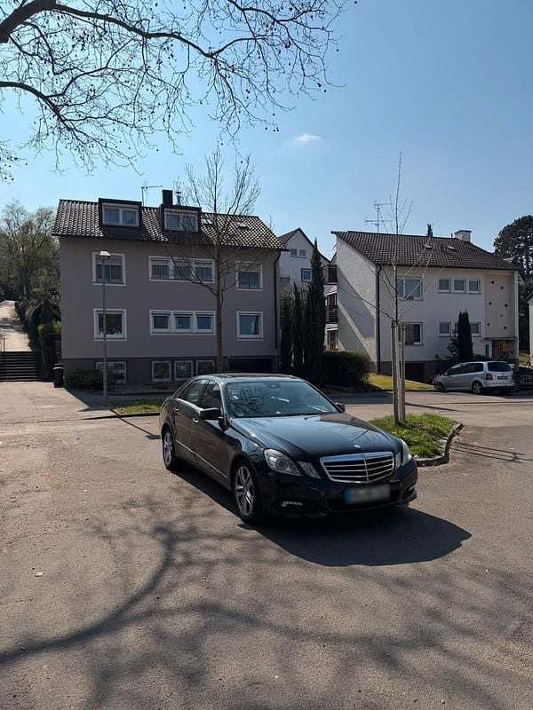 Gebraucht Mercedes E220 Avantgarde 170 PS (125 kW) 2009 Schwarz Limousine