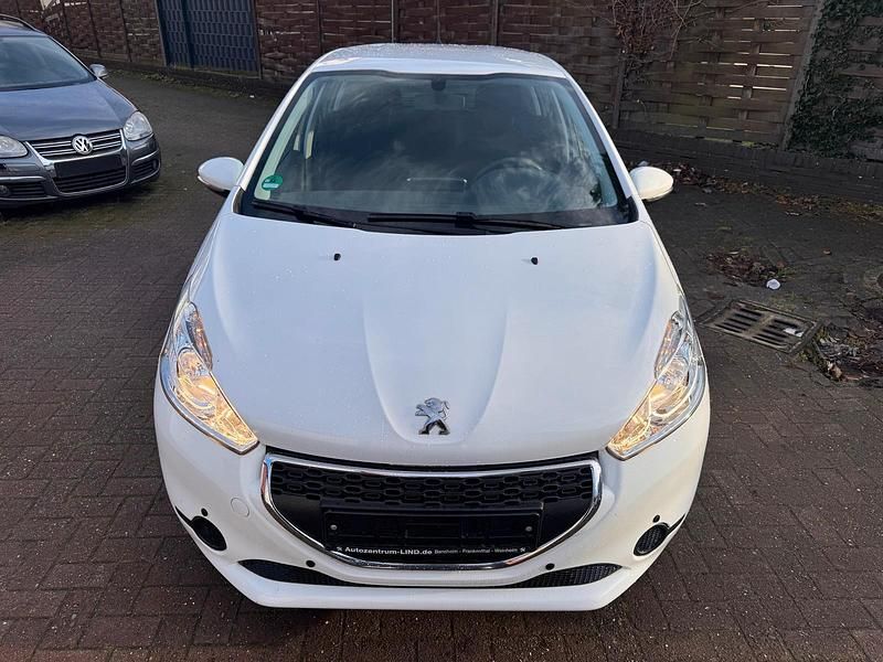 Weiß Gebraucht 2015 Peugeot 208 Kleinwagen | 4.900 € (Superpreis) - Bild 1/4