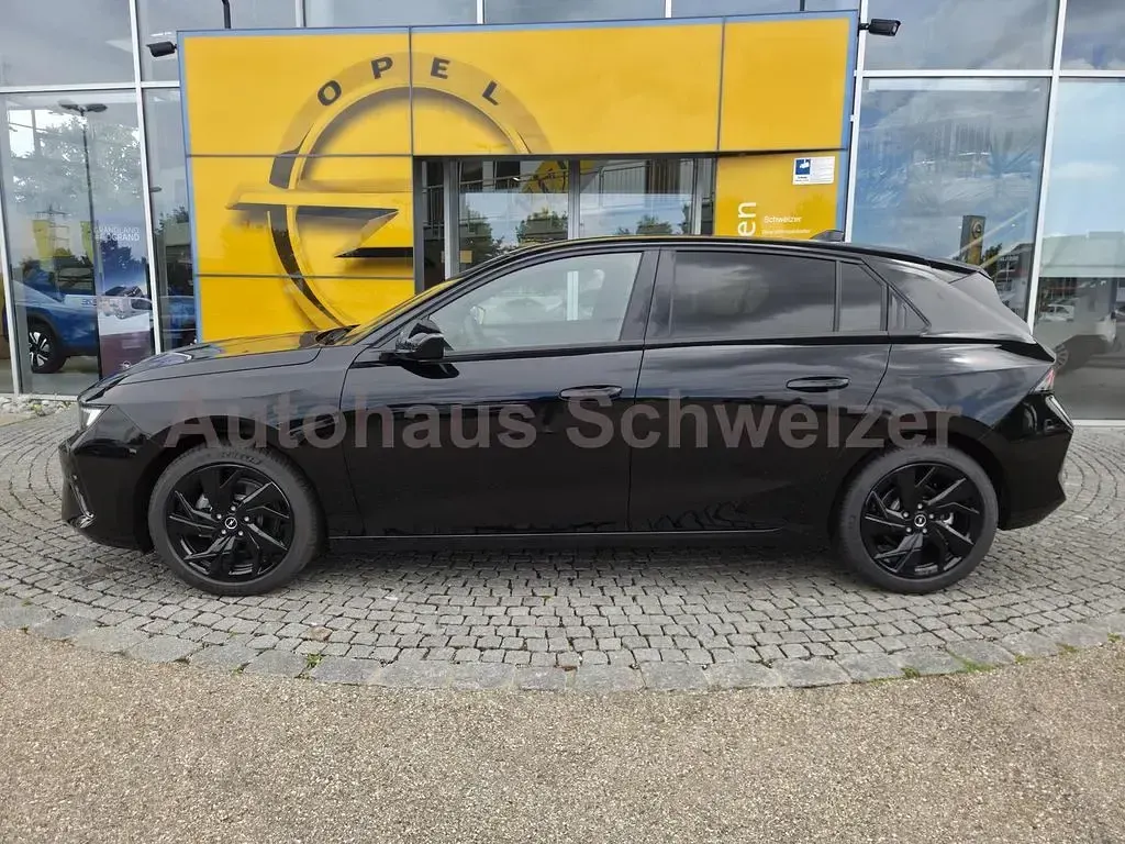 Neu Opel Astra 131 PS (96 kW) 2025 Lackierung schwarz perla nera/ Kleinwagen