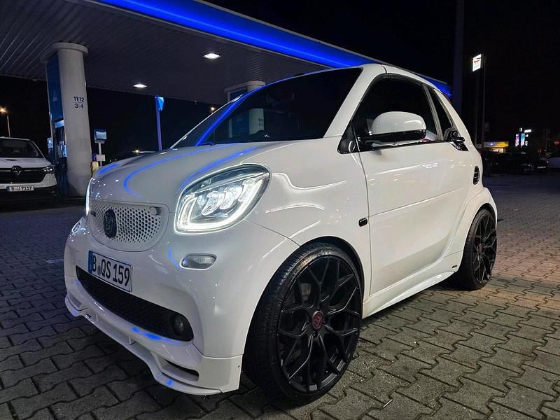 Weiß Gebraucht 2016 Smart ForTwo Cabrio Brabus Cabrio | 14.999 € - Bild 1/4