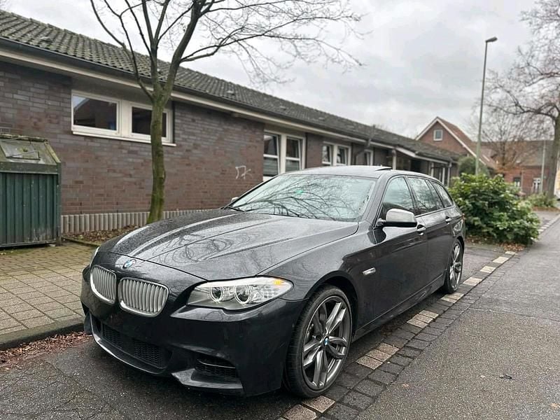 Schwarz Gebraucht 2013 BMW M550 M Sport Limousine | 13.300 € (Superpreis) - Bild 1/4