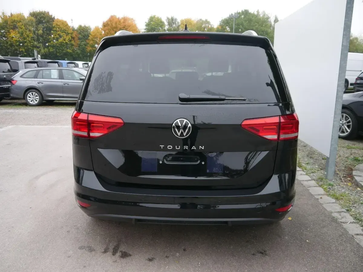 Neu VW Touran R-line 150 PS (110 kW) 2026 Metallic Van / Kleinbus