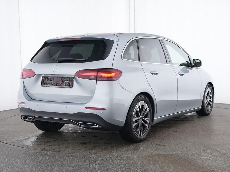 Gebraucht Mercedes B200 Advanced 163 PS (119 kW) 2025 Silber Van / Kleinbus