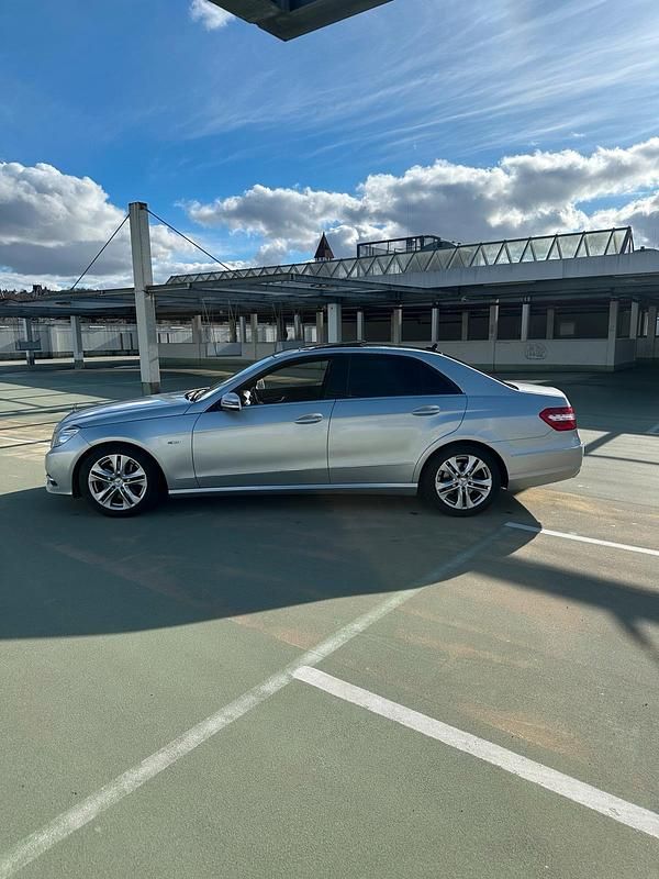 Gebraucht Mercedes E350 Avantgarde 265 PS (194 kW) 2012 Silber Limousine