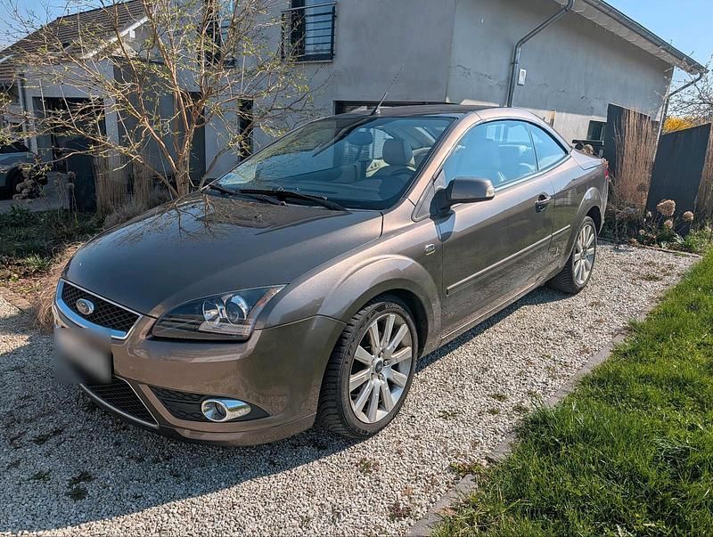 Gebraucht Ford Focus Cabriolet Titanium 136 PS (100 kW) 2008 Gold Cabrio