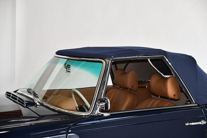 Gebraucht Mercedes 230 150 PS (110 kW) 1964 Blau Cabrio