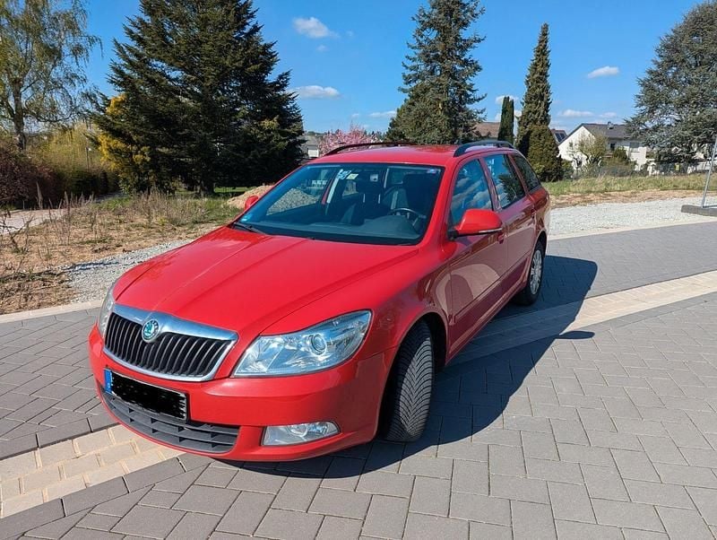Second-hand Skoda Octavia Ambition 105 CP (77 kW) 2013 Roșu Break