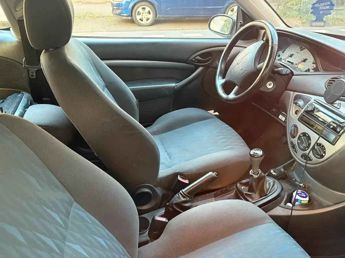 Gebraucht Ford Focus 101 PS (74 kW) 2002 Violet Kleinwagen