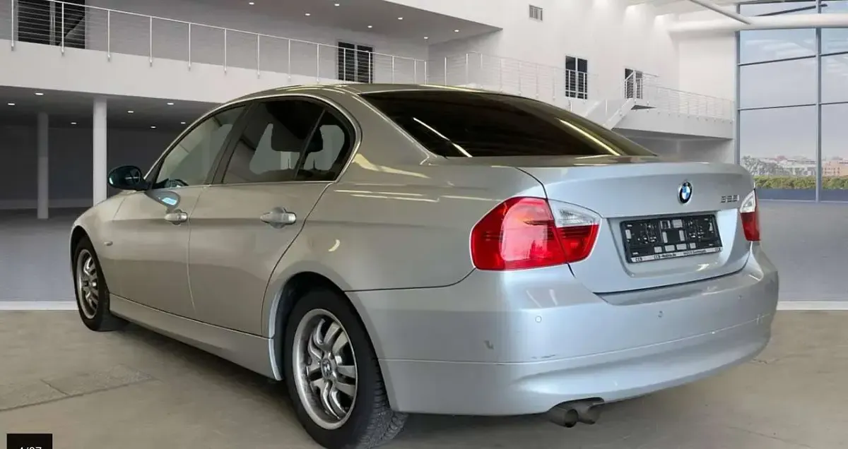Gebraucht BMW 325 218 PS (160 kW) 2006 Titansilber metallic Limousine