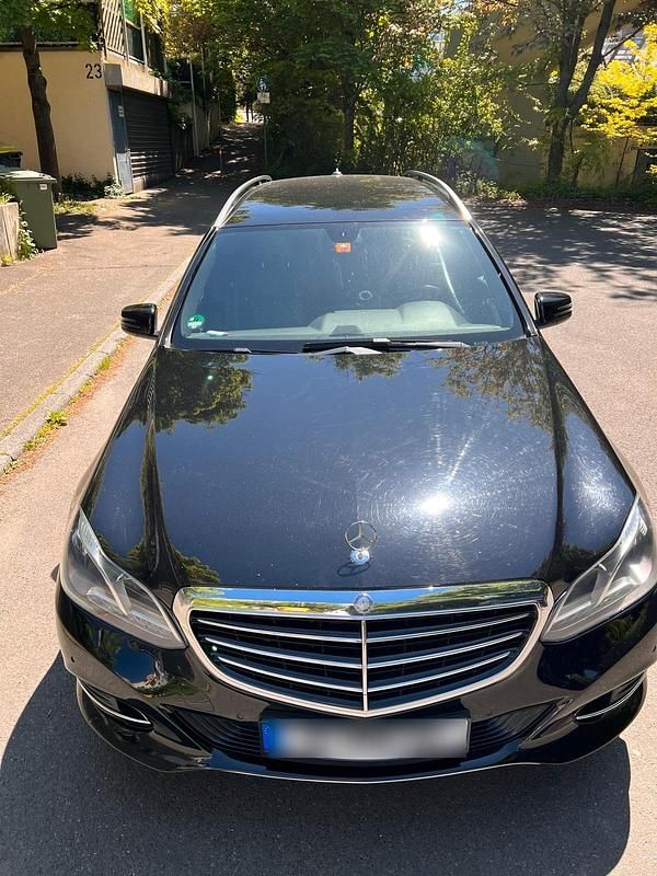 Schwarz Gebraucht 2015 Mercedes E200 Kombi | 9.100 € (Fairer Preis) - Bild 1/4