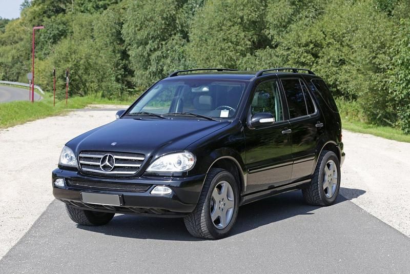 Schwarz Gebraucht 2002 Mercedes ML320 SUV | 4.750 € (Fairer Preis) - Bild 1/4