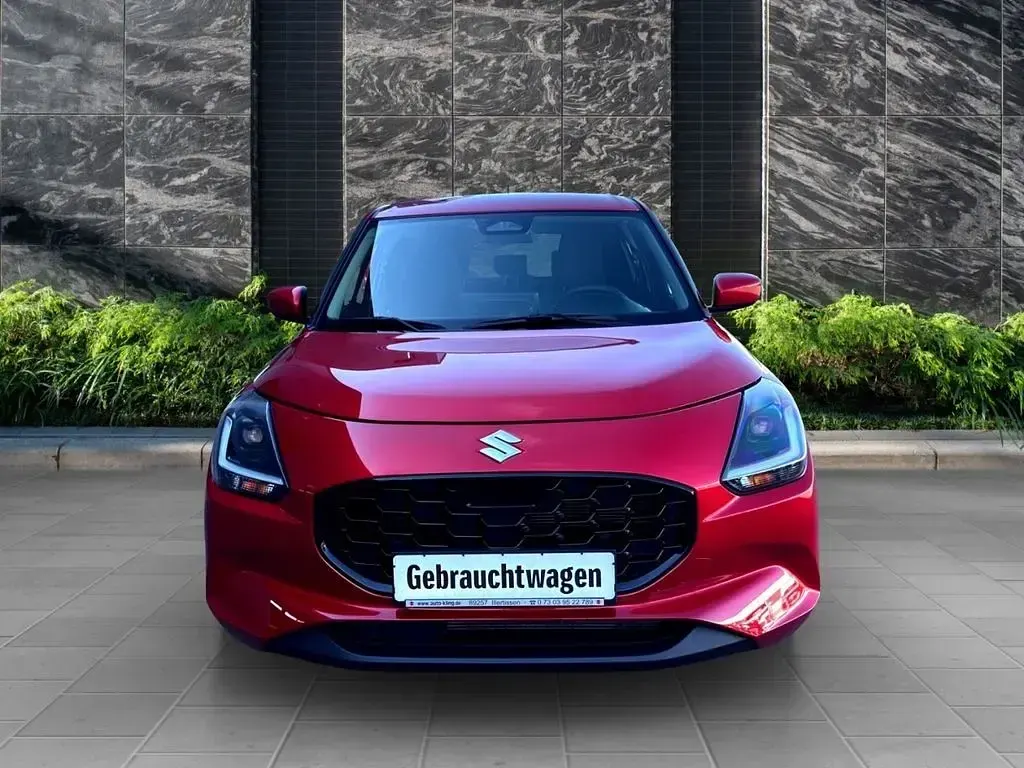 Gebraucht Suzuki Swift Comfort 83 PS (61 kW) 2025 Burning red pearl metallic Kleinwagen