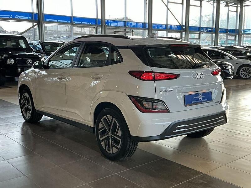 Gebraucht Hyundai Kona Select 100 kW (136 PS) 2021 Weiß SUV