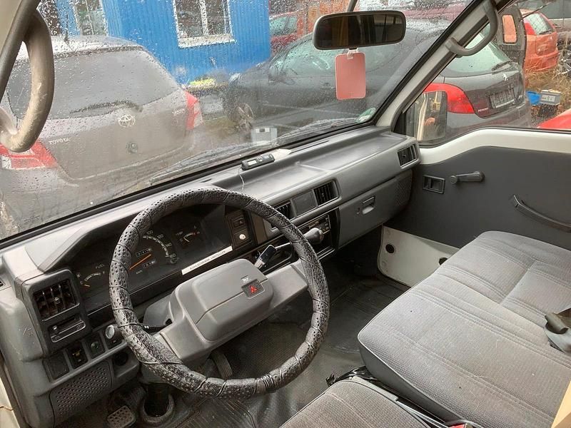 Gebraucht Mitsubishi L300 150 PS (110 kW) 1992 Weiß Van / Kleinbus