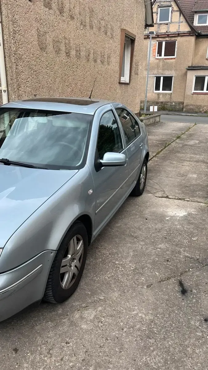 Occasion VW Bora 75 ch (55 kW) 2004 Bleue Berline