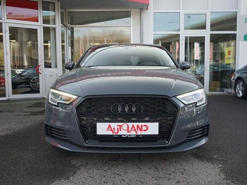 Gebraucht Audi A3 Comfort 150 PS (110 kW) 2019 Grau Limousine