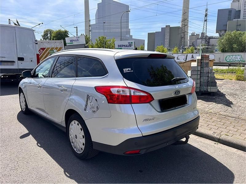 Usata Ford Focus 105 CV (77 kW) 2013 Argento Station wagon