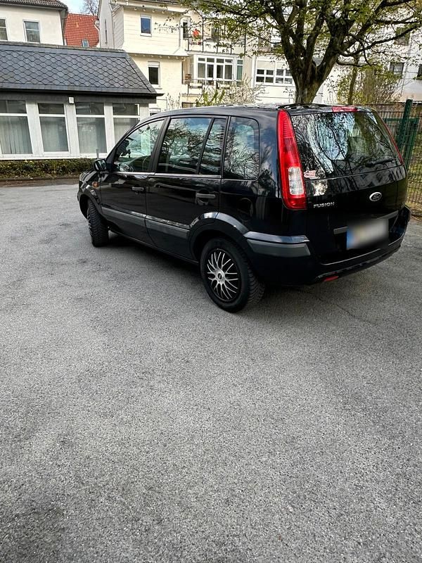 Gebraucht Ford Fusion 80 PS (58 kW) 2005 Schwarz Kleinwagen