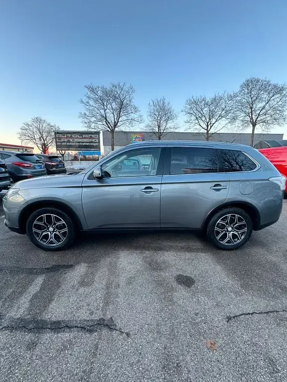 Begagnad Mitsubishi Outlander 150 HK (110 kW) 2015 Grå SUV