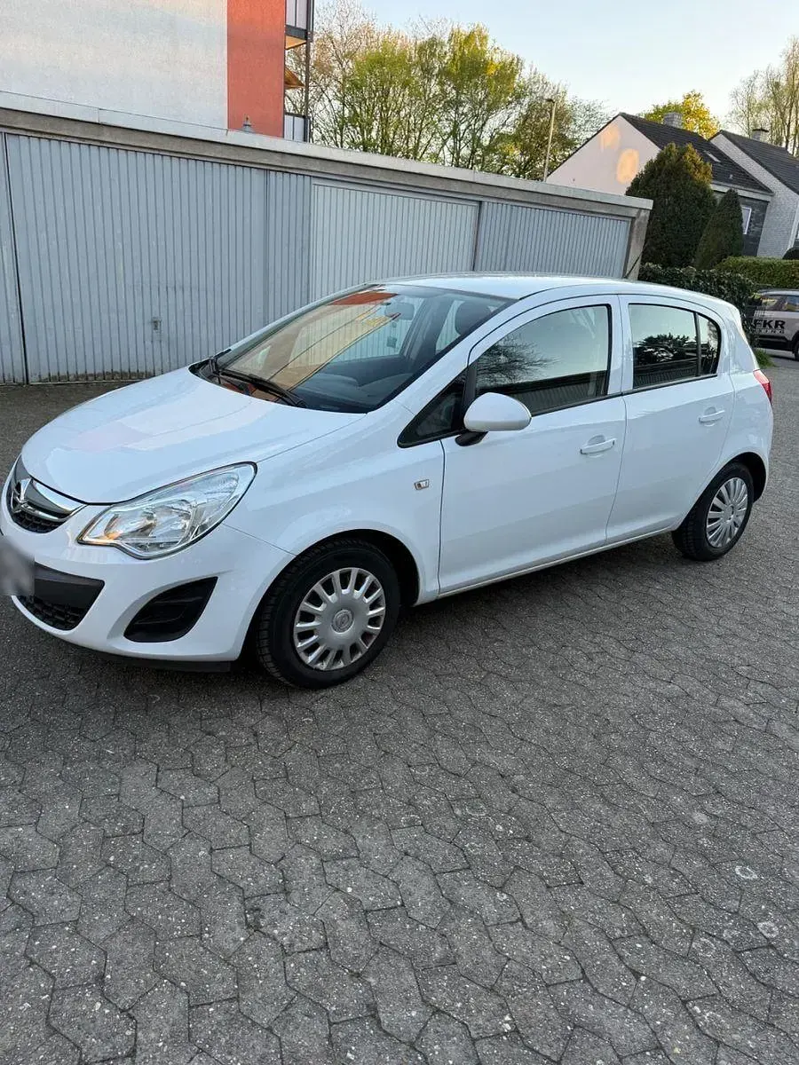 Używany Opel Corsa Selection 69 KM (50 kW) 2011 Biały Hatchback