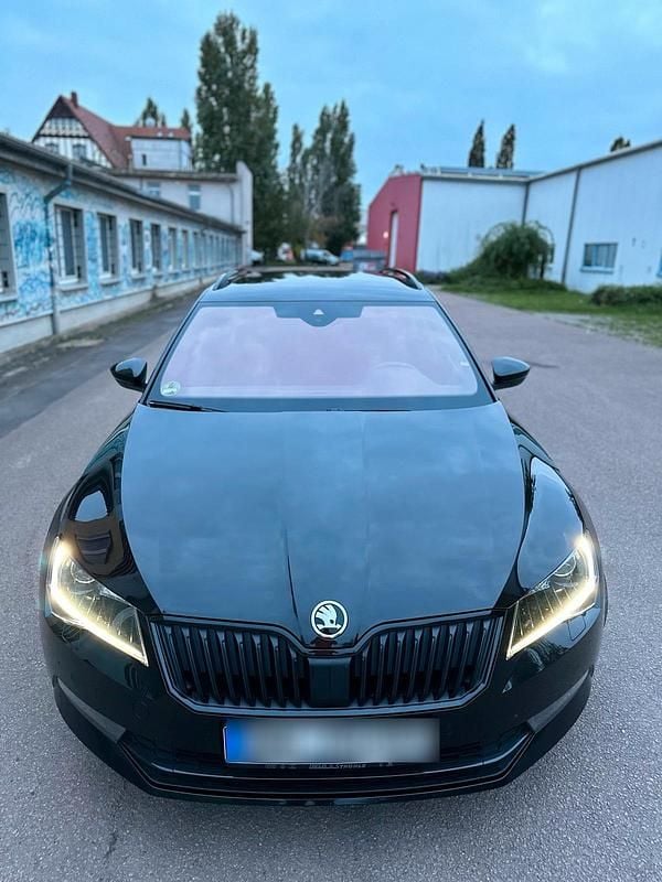 Schwarz Gebraucht 2019 Skoda Superb SportLine Kombi | 20.599 € (Guter Preis) - Bild 1/4