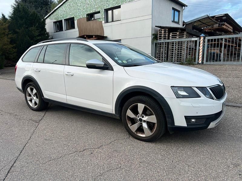 Weiß Gebraucht 2019 Skoda Octavia Kombi | 9.500 € (Guter Preis) - Bild 1/4