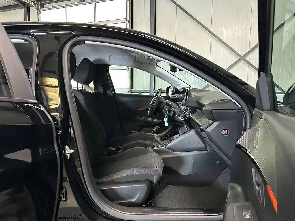 Gebraucht Peugeot 208 Active 73 PS (53 kW) 2022 Schwarz Kleinwagen