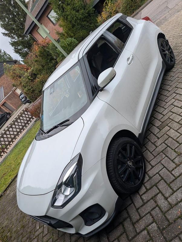 Weiß Gebraucht 2018 Suzuki Swift Sport Kleinwagen | 14.800 € (Fairer Preis) - Bild 1/4