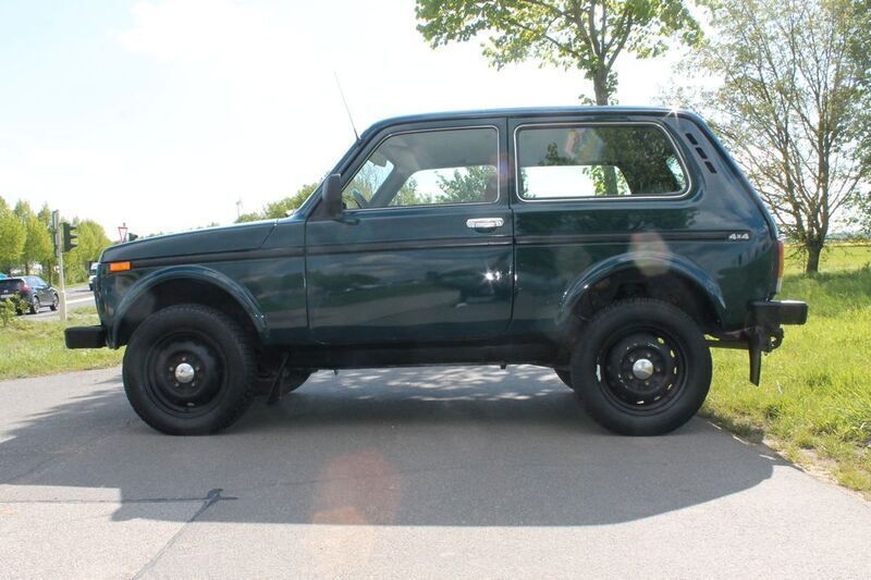 Gebraucht Lada niva 83 PS (61 kW) 2010 Grün SUV