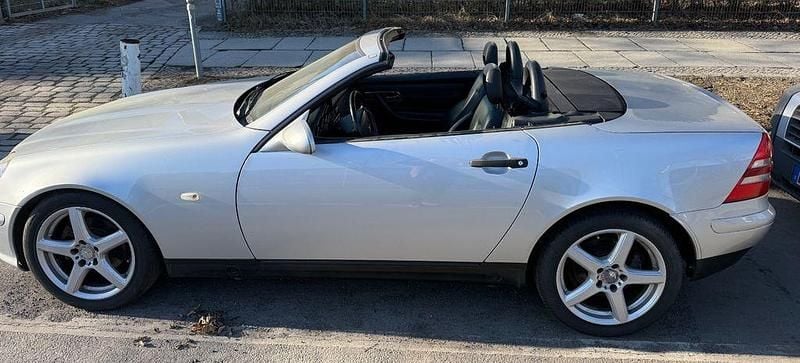 Gebraucht Mercedes SLK230 197 PS (144 kW) 2000 Silber Cabrio