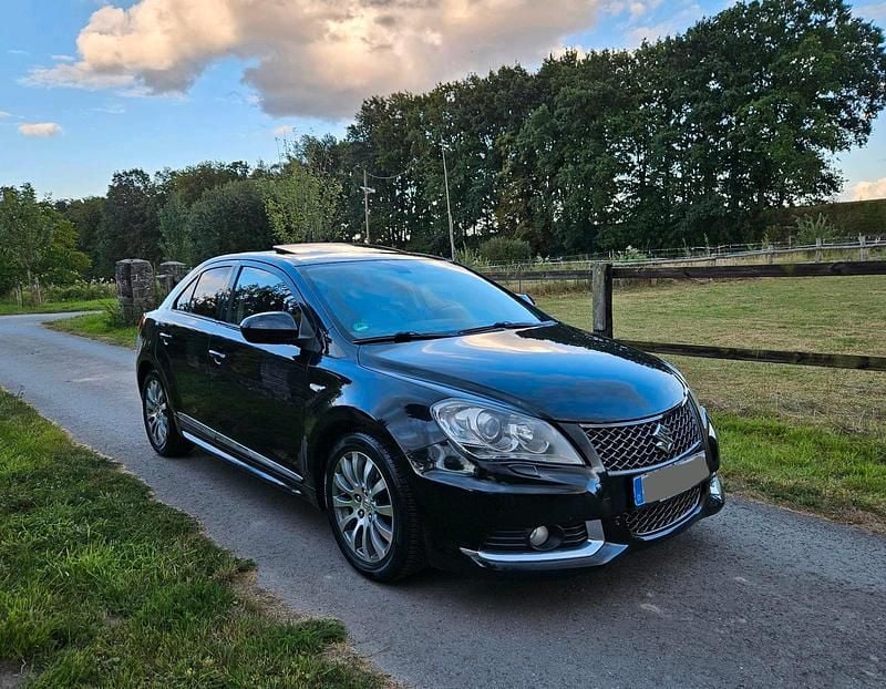Schwarz Gebraucht 2011 Suzuki Kizashi Sport Limousine | 4.250 € (Fairer Preis) - Bild 1/4
