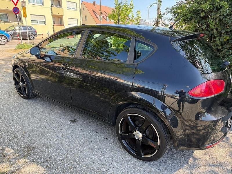 Second-hand Seat Leon FR 160 CP (117 kW) 2011 Negru Hatchback