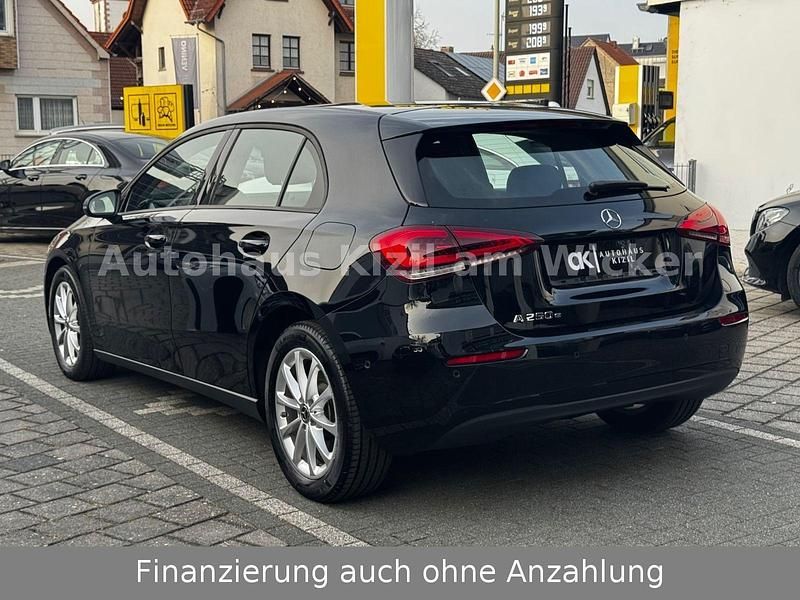 Gebraucht Mercedes A250 160 PS (117 kW) 2021 Schwarz Kleinwagen