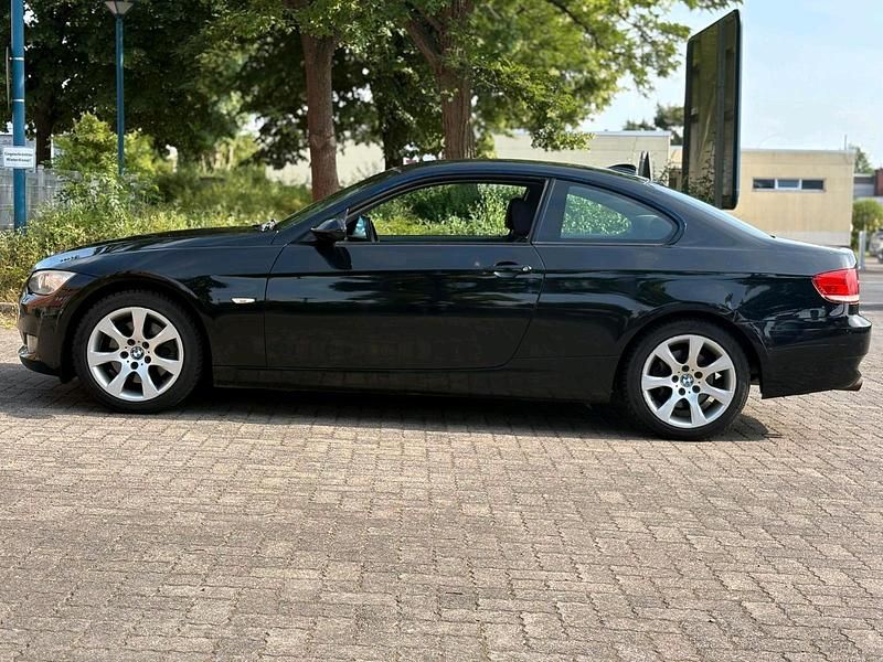 Gebraucht BMW 325 160 PS (117 kW) 2007 Schwarz Coupé