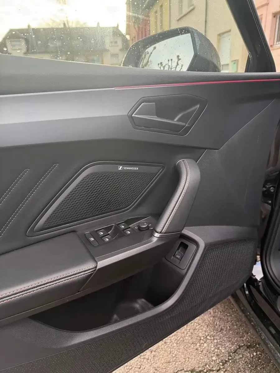 Usata Cupra Leon 150 CV (110 kW) 2025 Nero Station wagon