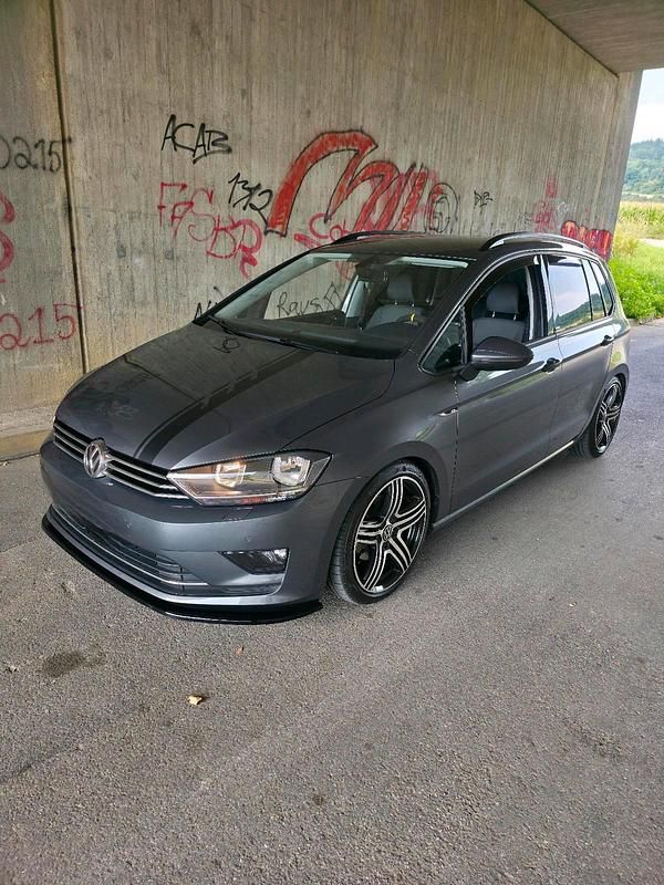 Grau Gebraucht 2017 VW Golf Sportsvan Allstar Van / Kleinbus | 19.800 € (Teuer) - Bild 1/4