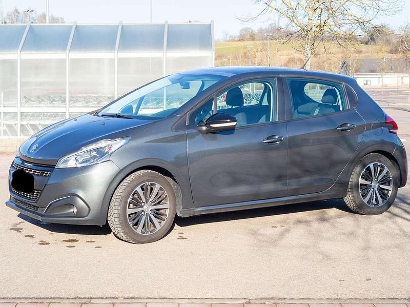 Gebraucht Peugeot 208 Active 82 PS (60 kW) 2017 Grau Kleinwagen