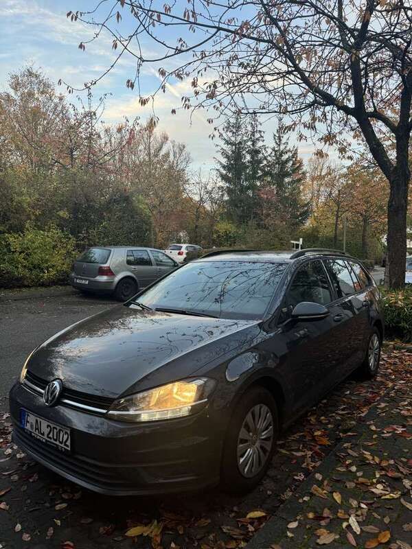 Grau Gebraucht 2017 VW Golf VII Trendline Kombi | 7.500 € (Guter Preis) - Bild 1/4