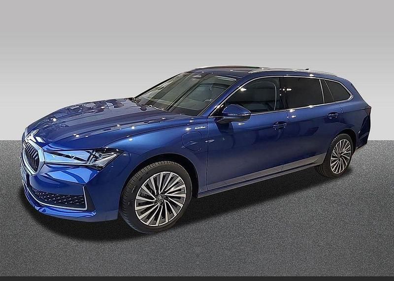 Neu Skoda Superb LAURIN & KLEMENT 150 PS (110 kW) 2026 Blau Kombi
