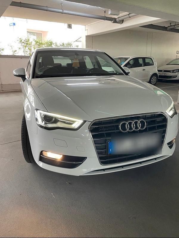 Weiß Gebraucht 2016 Audi A3 Sportback Limousine | 11.000 € (Fairer Preis) - Bild 1/4