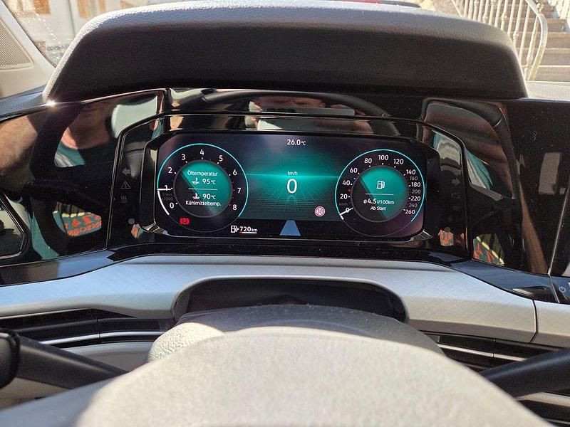 Gebraucht VW Golf VIII Life 131 PS (96 kW) 2021 Silber Limousine