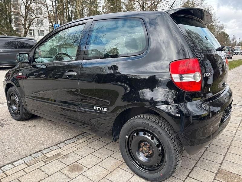 Gebraucht VW Fox Style 54 PS (39 kW) 2010 Schwarz Kleinwagen