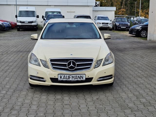 Gebraucht Mercedes E200 163 PS (119 kW) 2011 Beige Limousine
