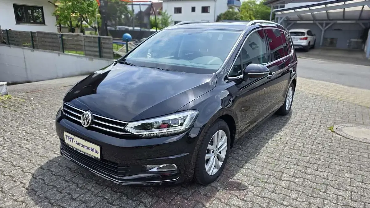 Gebraucht VW Touran Highline 150 PS (110 kW) 2017 Deep black perleffekt Van / Kleinbus